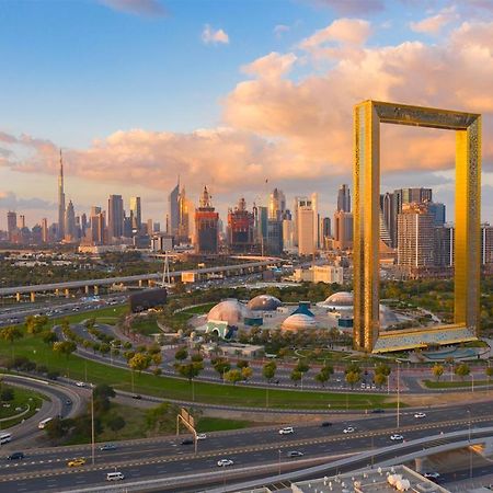 دبي Call Us المظهر الخارجي الصورة
