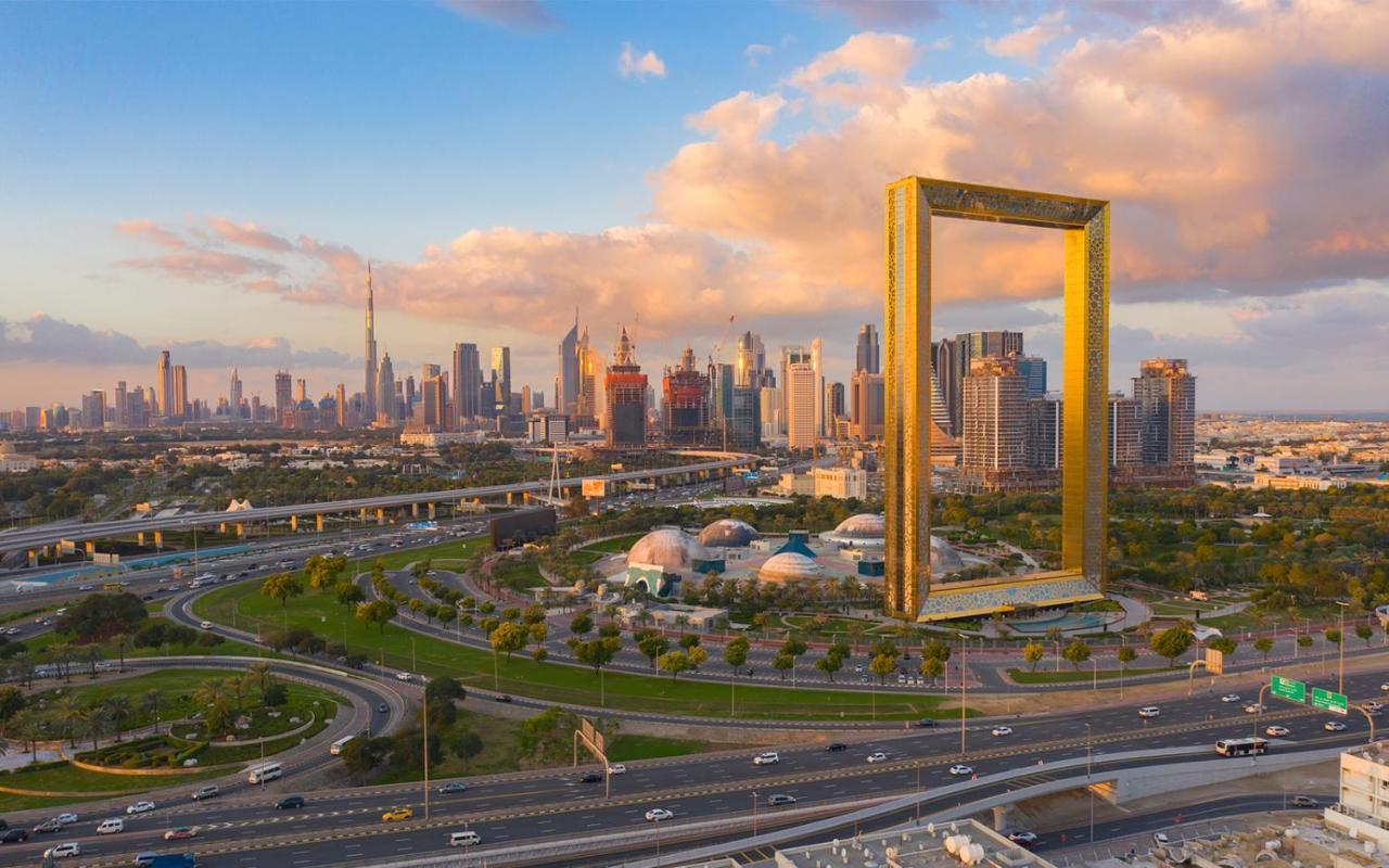 دبي Call Us المظهر الخارجي الصورة